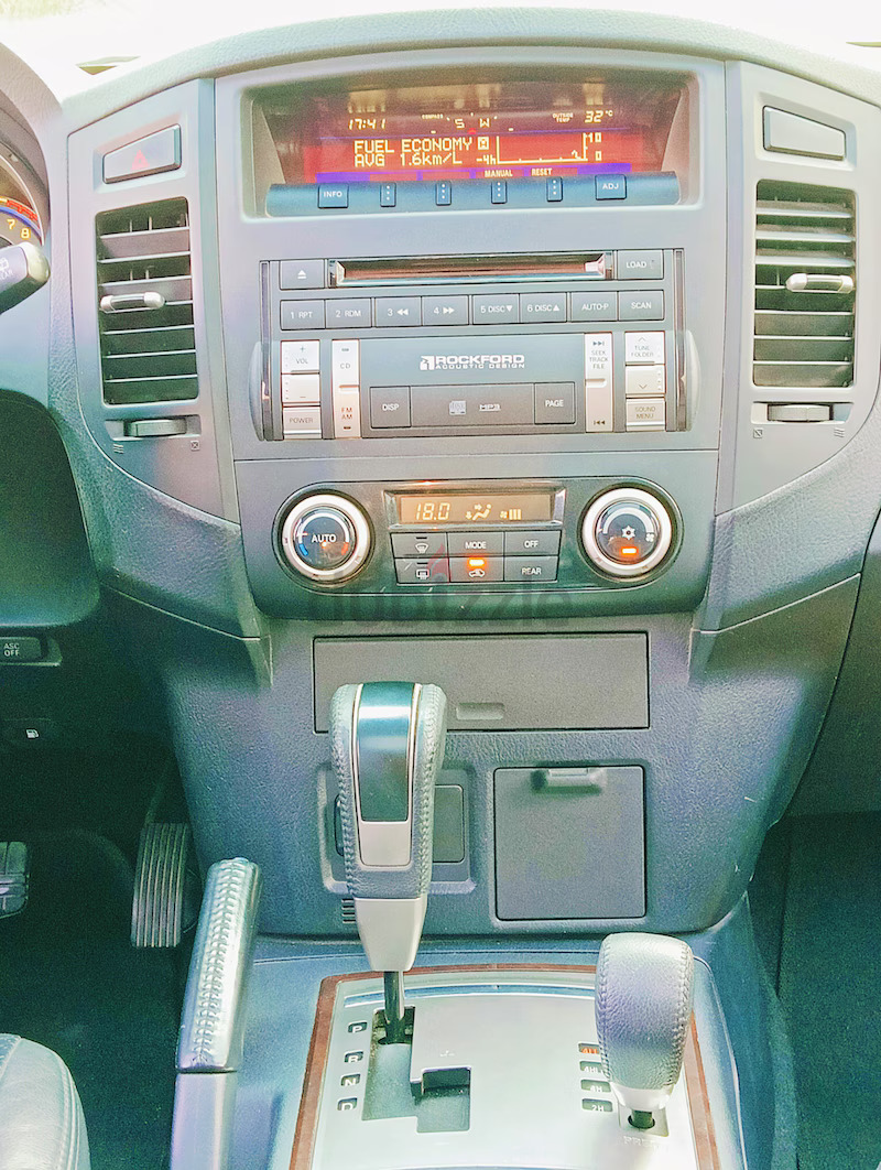 2011 MITSUBISHI PAJERO IV