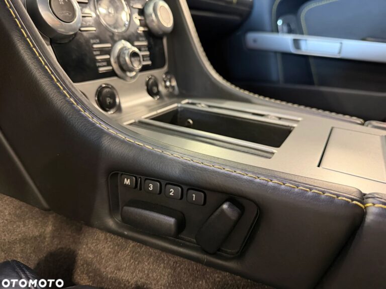 Aston Martin V8 Vantage — zdjęcie 31