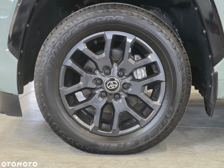 Toyota Sequoia — zdjęcie 16