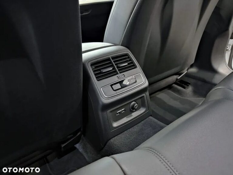 Audi A4 Avant 40 TDI quattro S tronic S line — zdjęcie 21